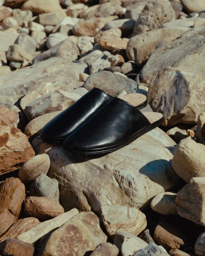 The Dume in Black Calf Leather on coastal rocks
